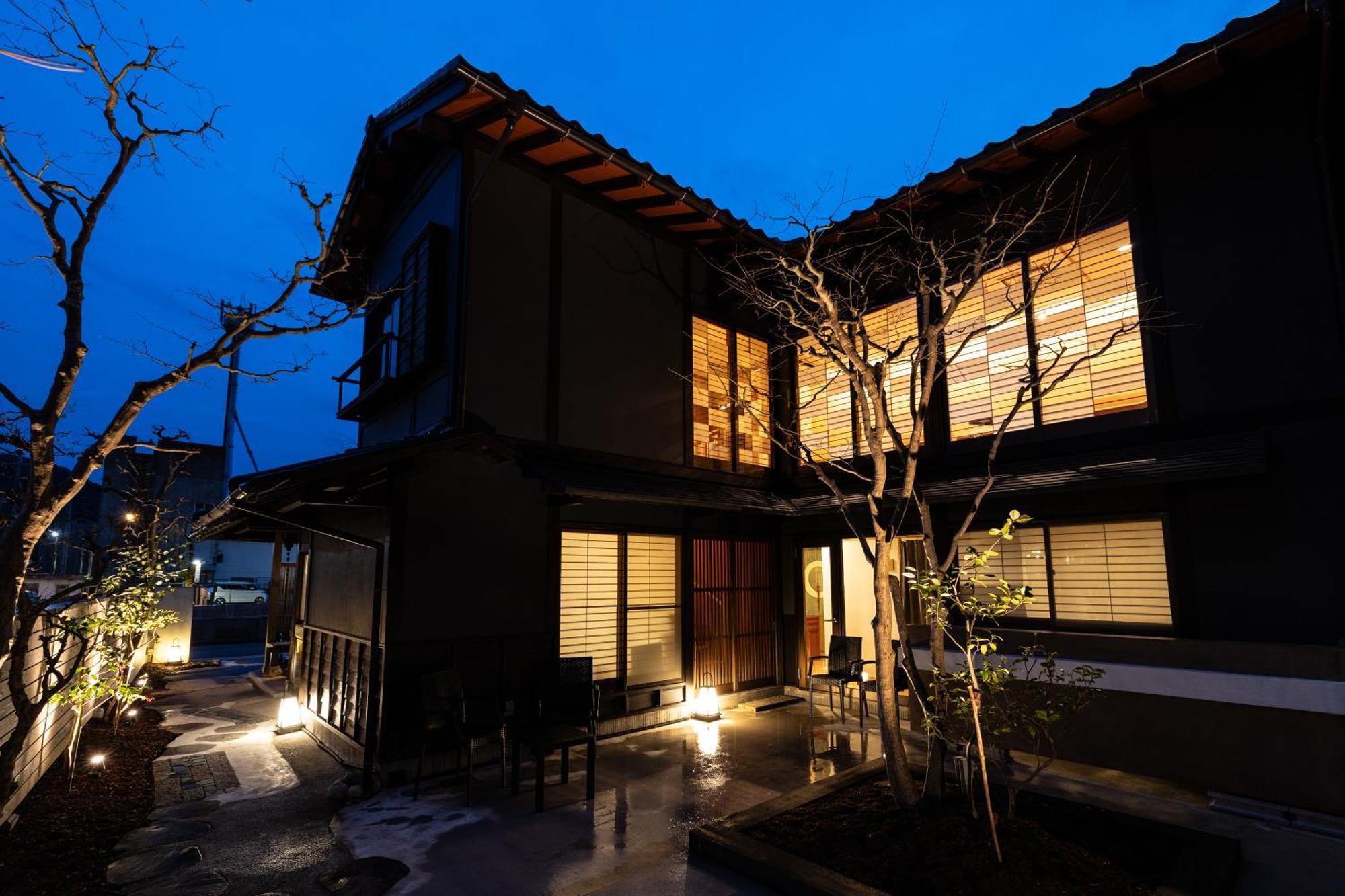 טויוקה 城崎温泉 Hostel Waraku מראה חיצוני תמונה